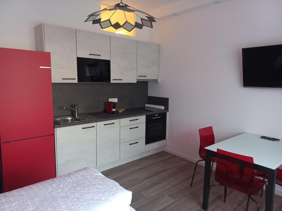 Studio-Appartment - Hotel Lux Meran Exterior foto